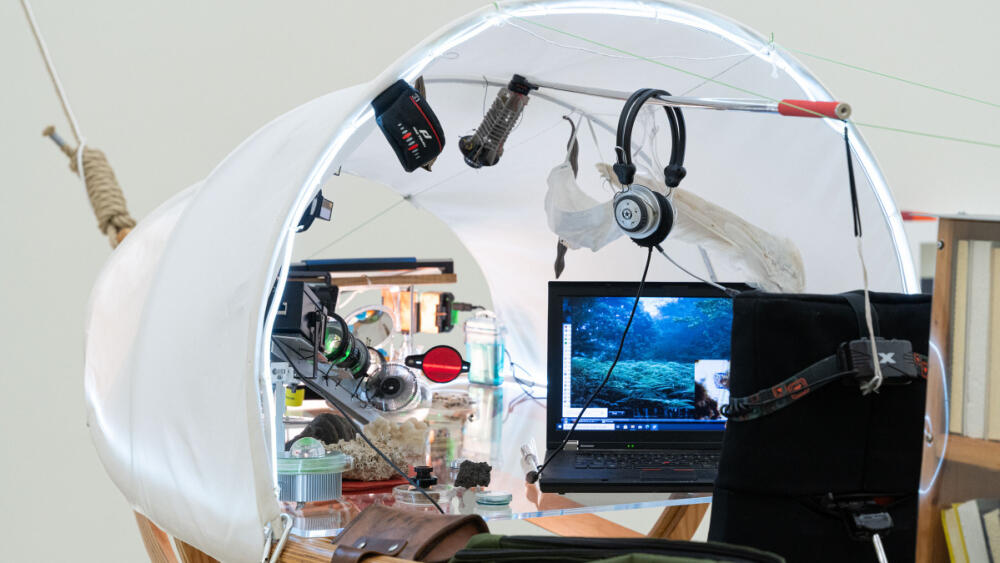 Pohled na detaily díla Hamak ve výstavě Jiřího Černického, foto: Matěj Kania